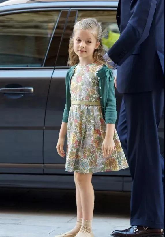 15岁西班牙公主日常曝光没有手机不能吃冰激凌网友童话里都是骗人的