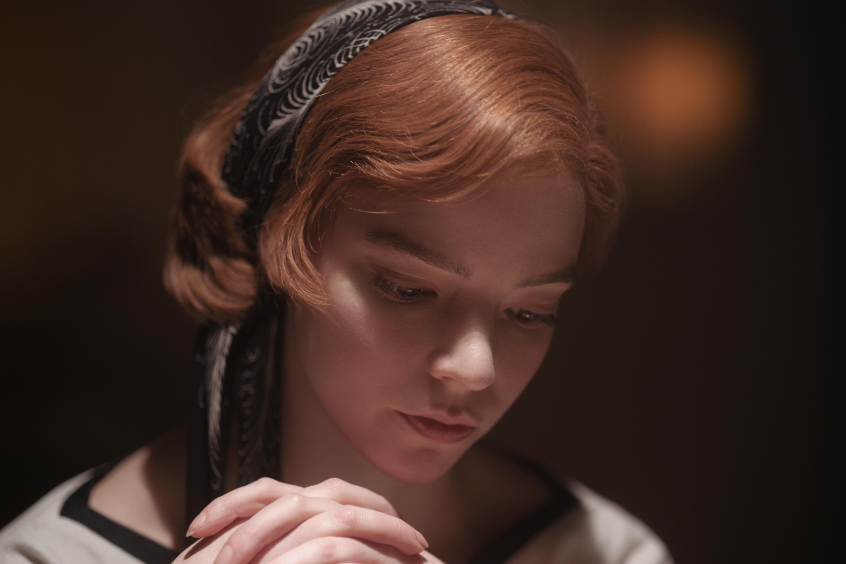 加上jolene对她的支持,从此,beth无需在棋局中左突右冲的证明自己,无