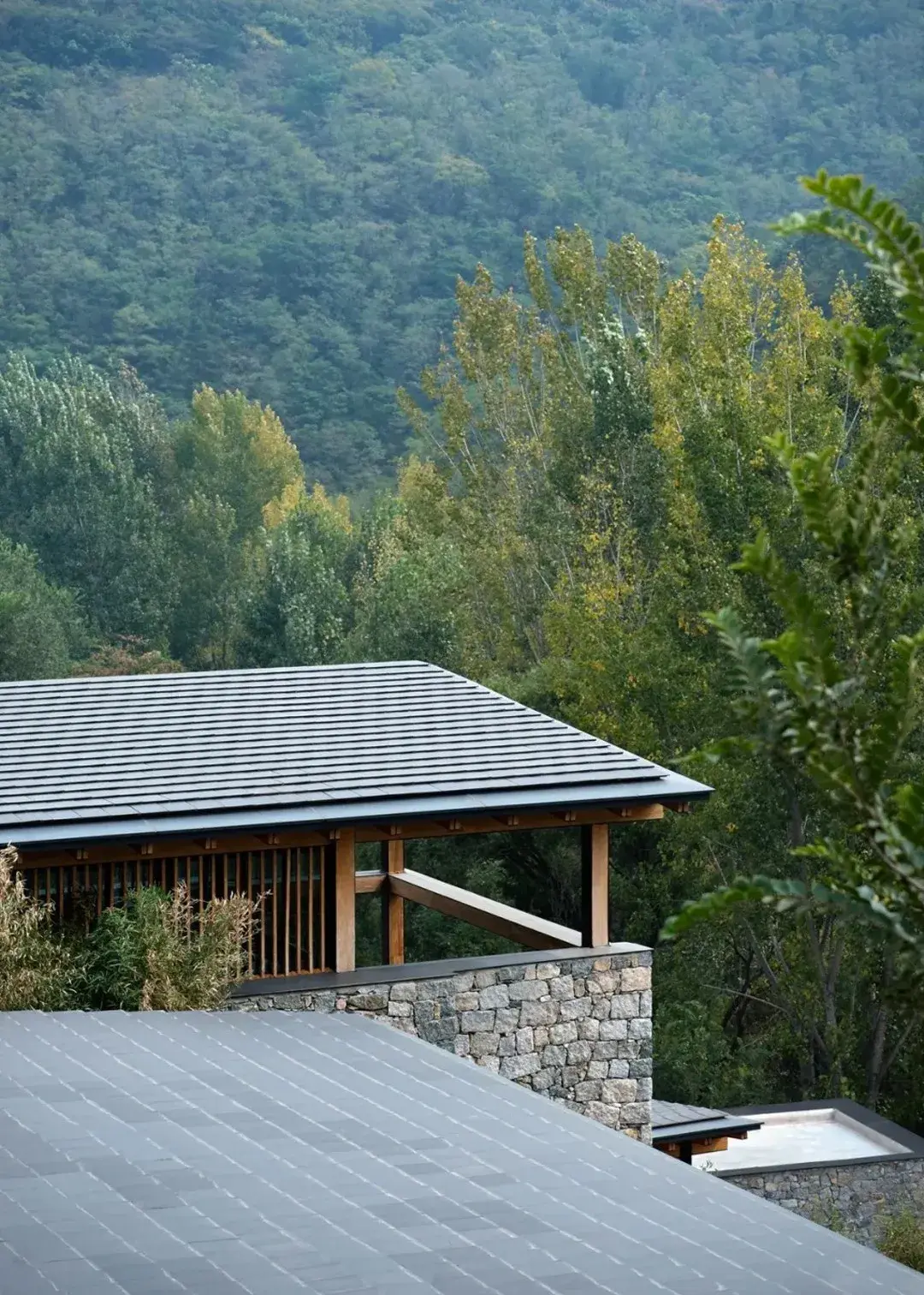 订单来了72客户说在空心古村造无边泳池他用网红建筑盘活3个乡村