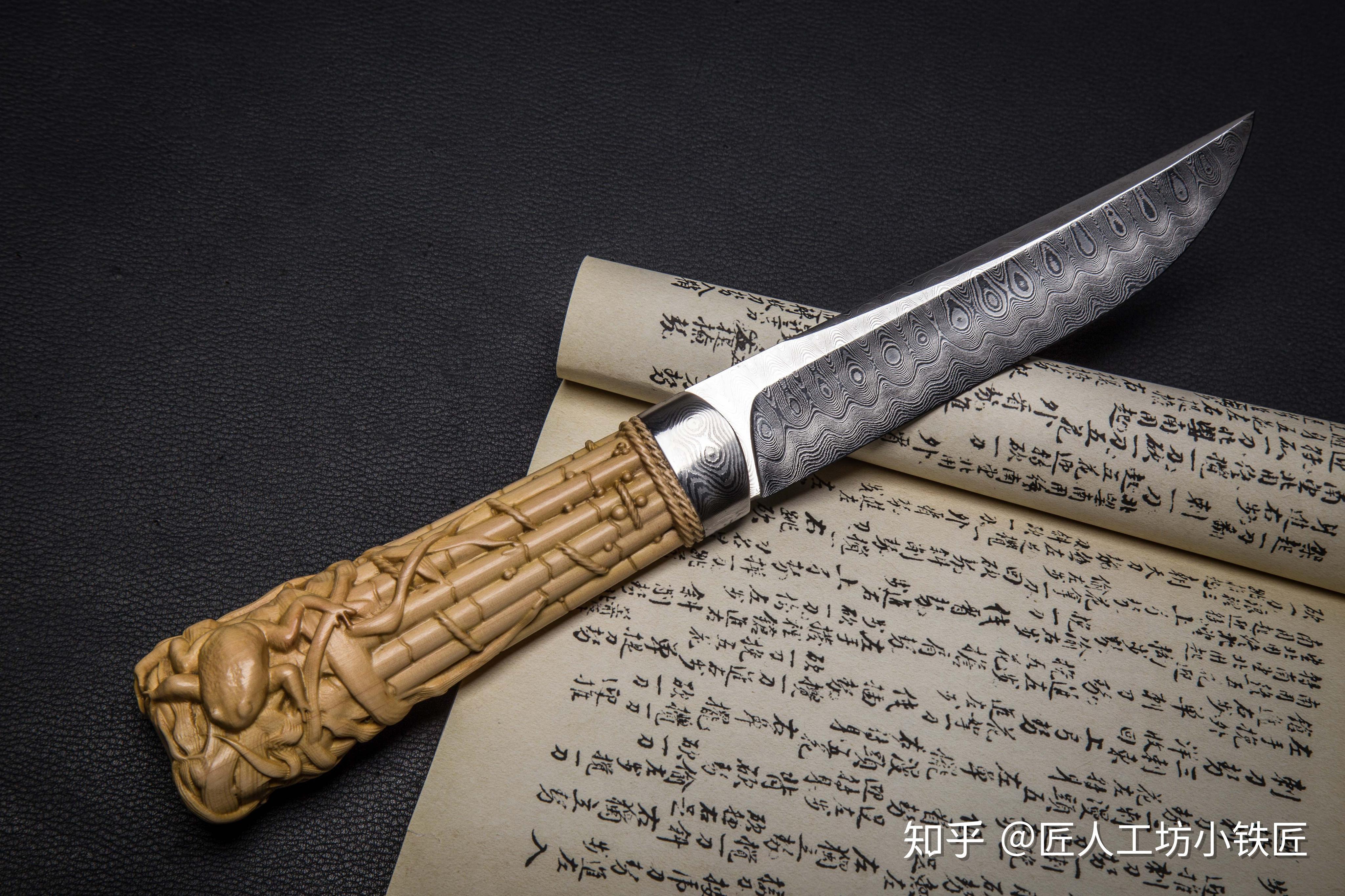 望月刀是战国时期古刀的形制,刀柄以七颗铆钉按照北斗七星的方位排列