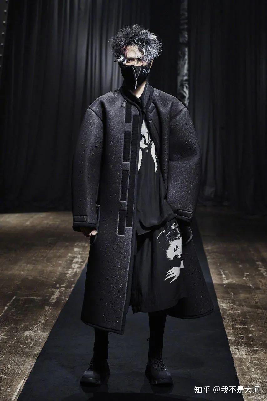 带着口罩的黑暗中的战士历久弥新的不羁气质百看不厌的山本耀司他又来