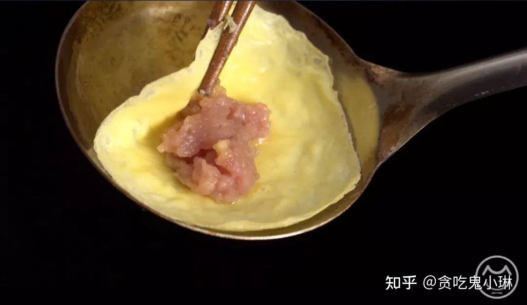 一双筷子一把勺,轻轻松松做蛋饺 - 知乎