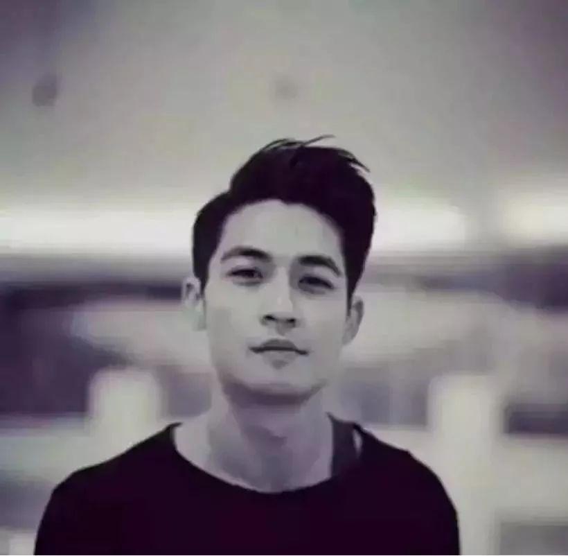 前前任男友石正祥,比她小5岁,家里做棕榈油生意,新加坡百亿小开.