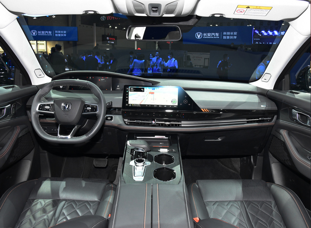 搭载20t爱信8at长安全新unik亮相广州车展