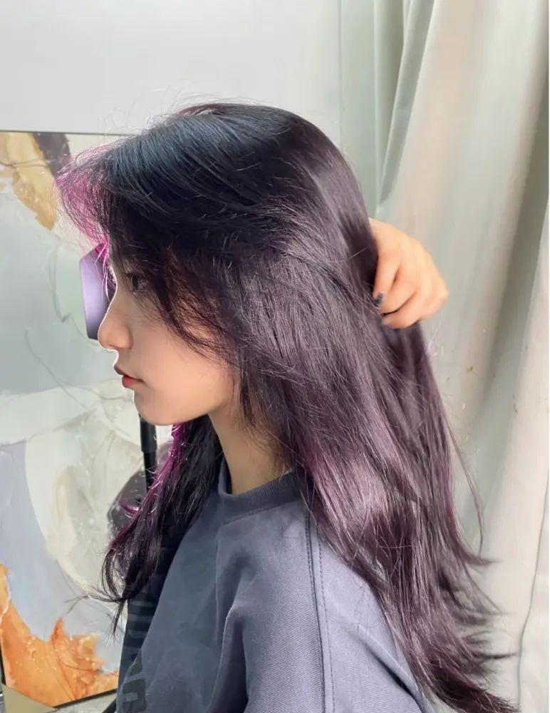 潮妹子就要这样染2022流行发色颜色高级显白出门人见人夸
