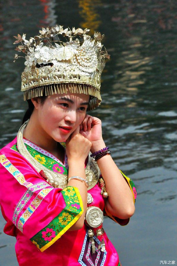 湘西凤凰出美女边城漫步土苗情