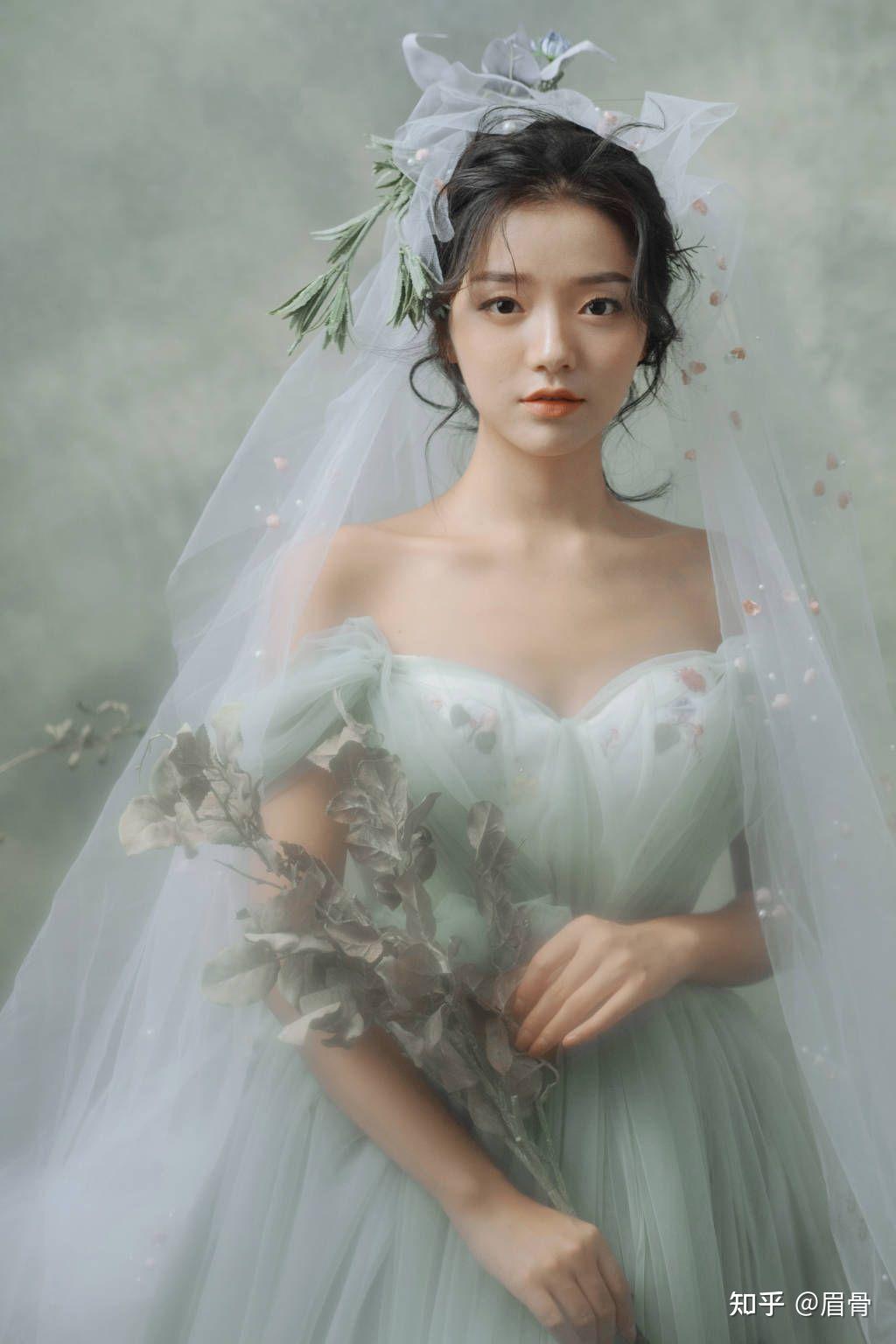 这边的实体店逛了一圈才决定在古摄影拍的,主要那些样片模特都好白啊