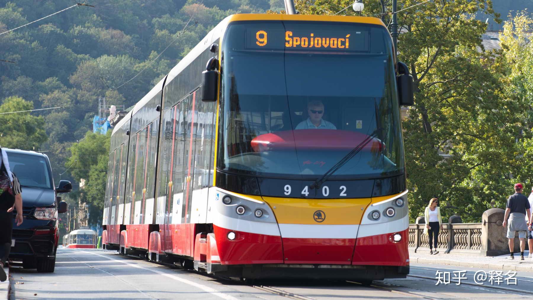 在捷克共和国搭乘公共运输系统自助游