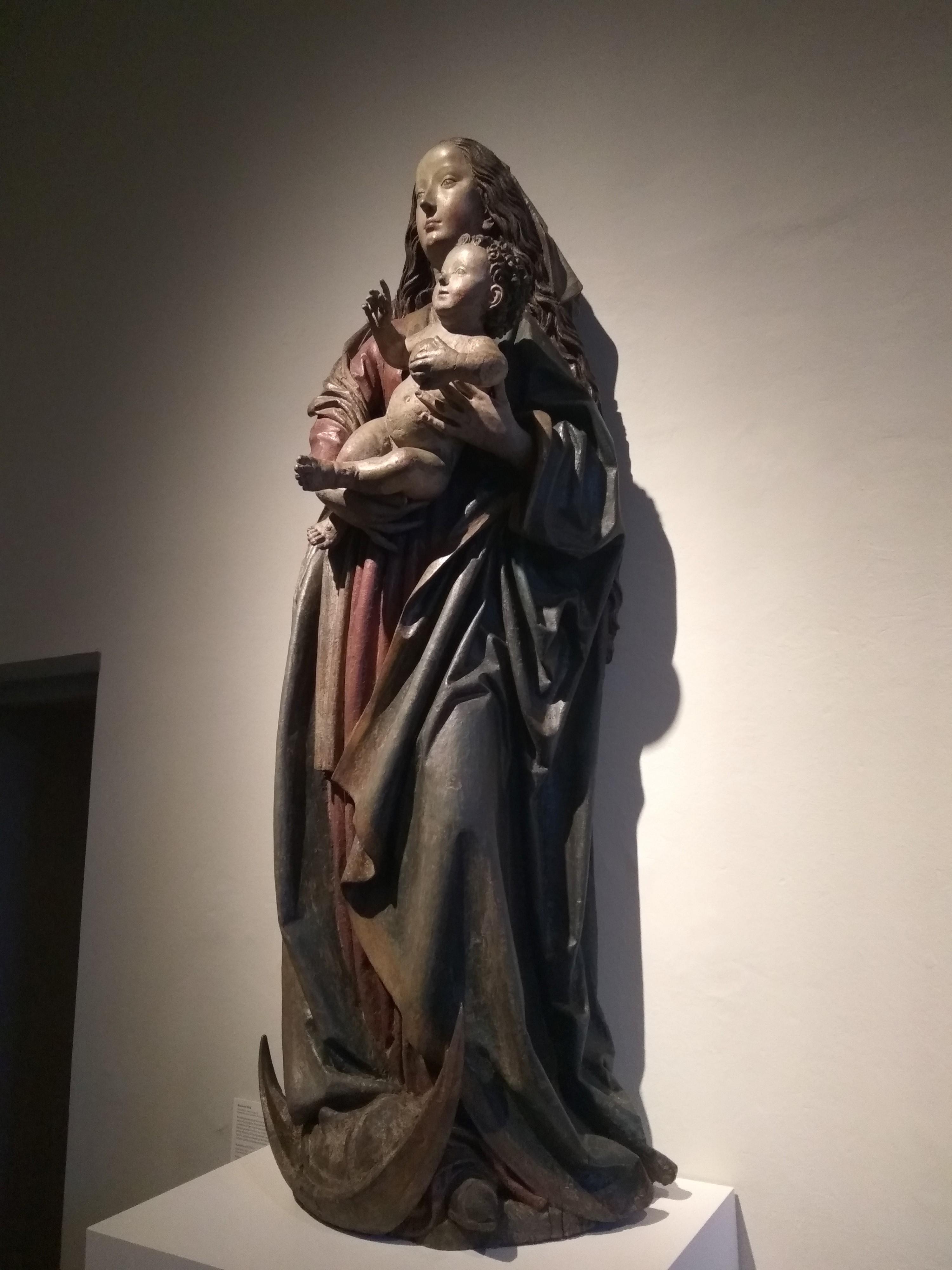 一句题外话,欧盟那个旗子,idea就来自于圣母十二星的冠冕.