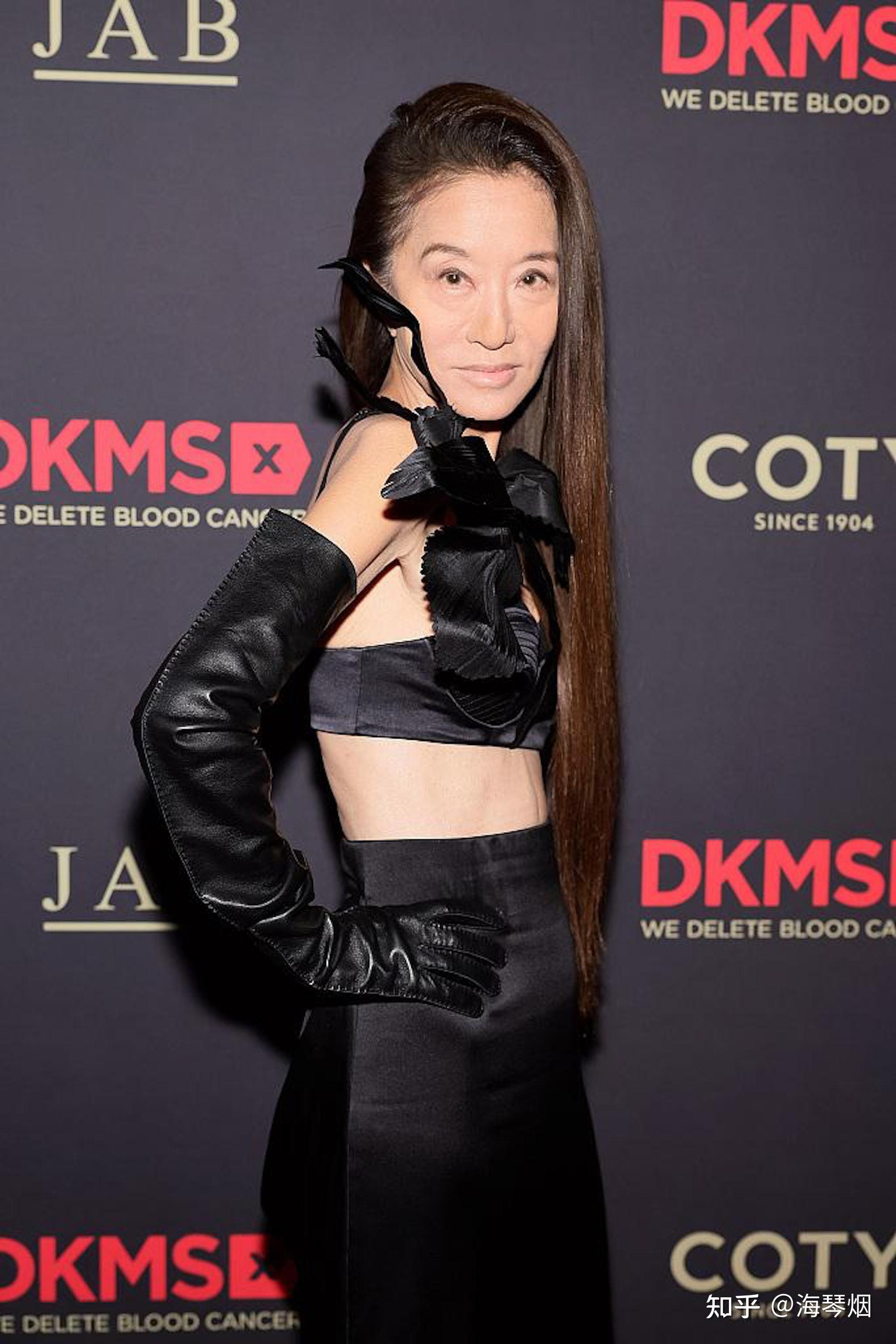 不过让人非常羡慕的是,王薇薇的身材确实是非常紧致,而且腹部几乎是没