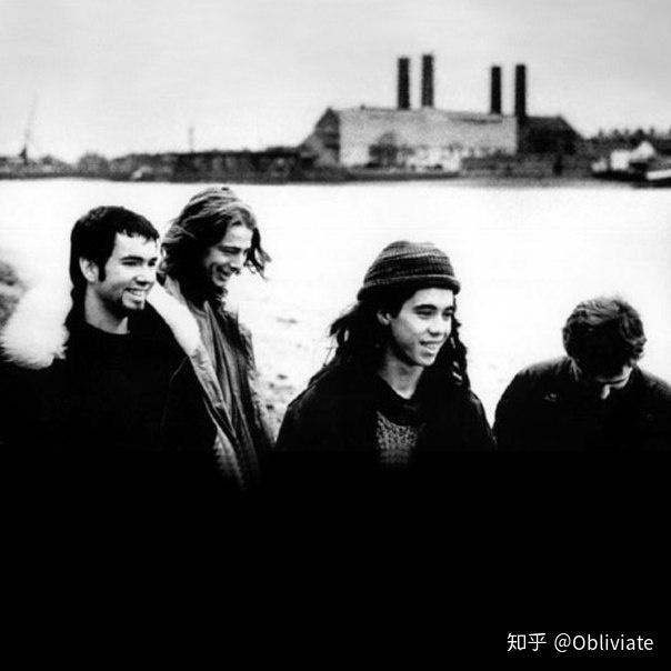 这只乐队为一类风格带来了post-rock这一名词,可以称得上是开山鼻祖