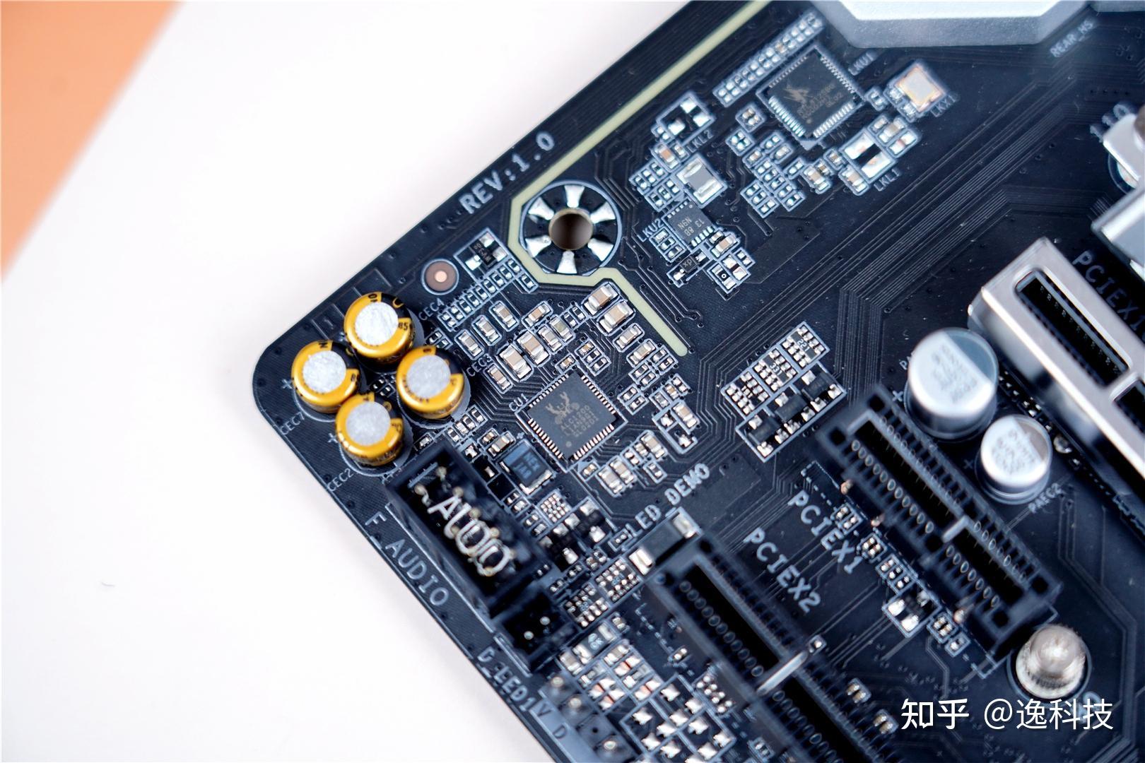 io芯片采用是ite得it8688e.声卡芯片使用的是alc 1200声卡芯片,支持7.