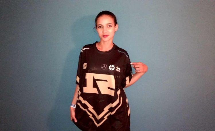 撸圈佳人第二期lec主持人laure为爱投身英雄联盟的法国玫瑰