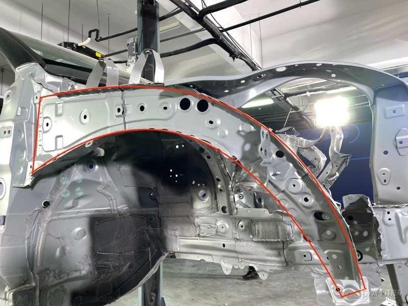 力进行吸收和传递,上部路径主要是水箱框架到shotgun前端结构(前翼