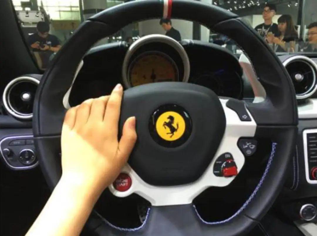 会单手开车的男生真的很帅吗