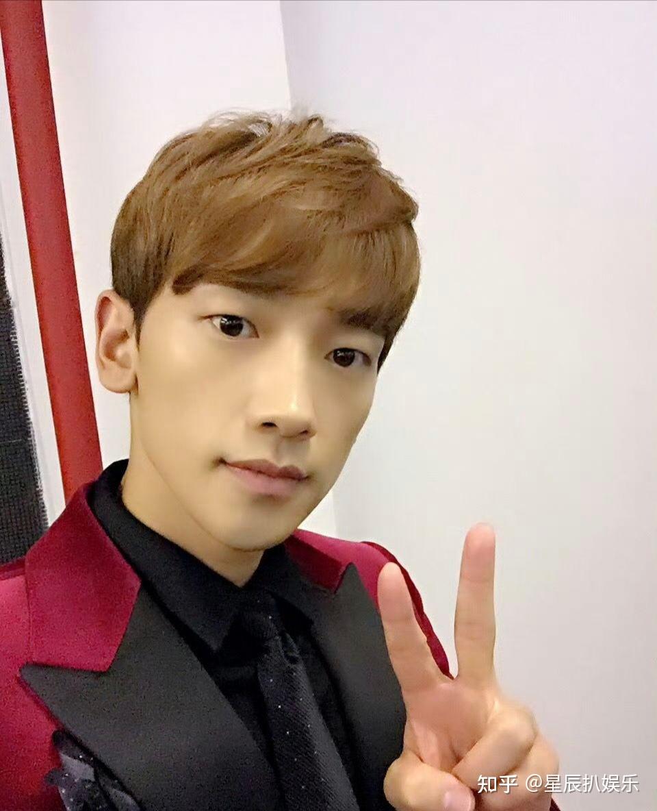 导师阵容有资深选秀导师程潇,内娱初代选秀男团偶像练习生成员朱正廷