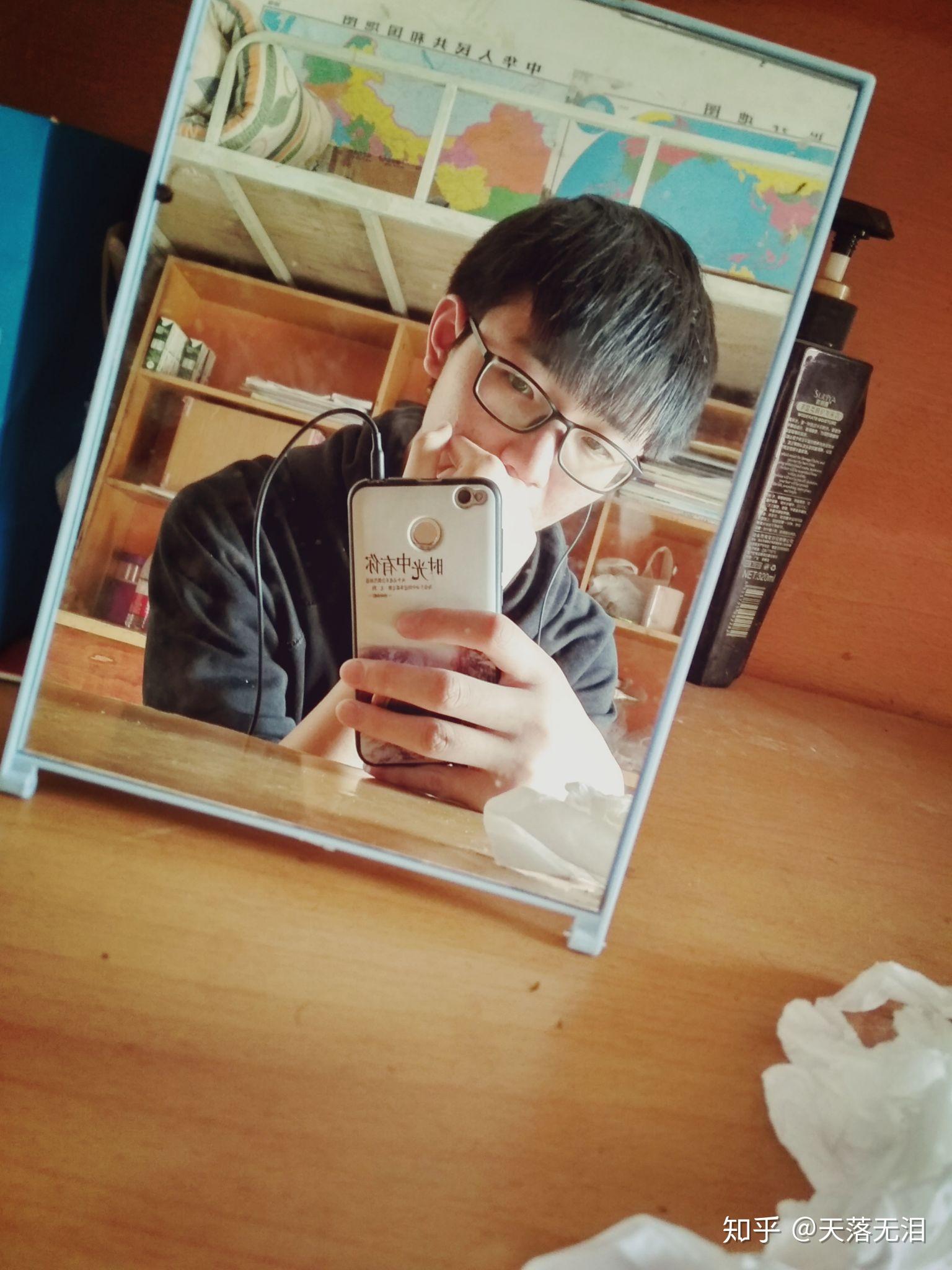 昨天他突然发自拍给我,觉得他长的丑怎么办?