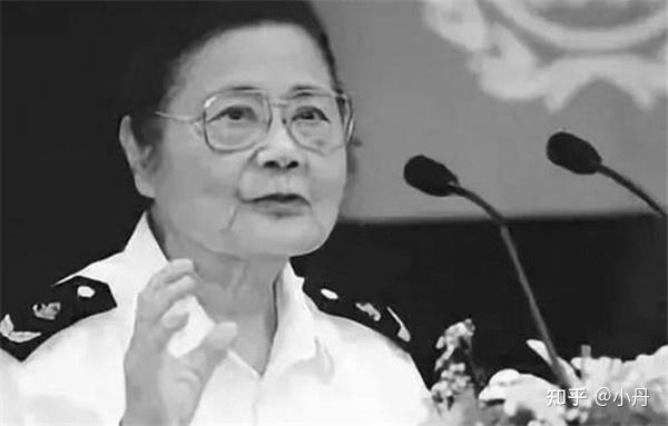卫生部首任部长李德全,69岁官至副国级,丈夫是上将,女儿优秀