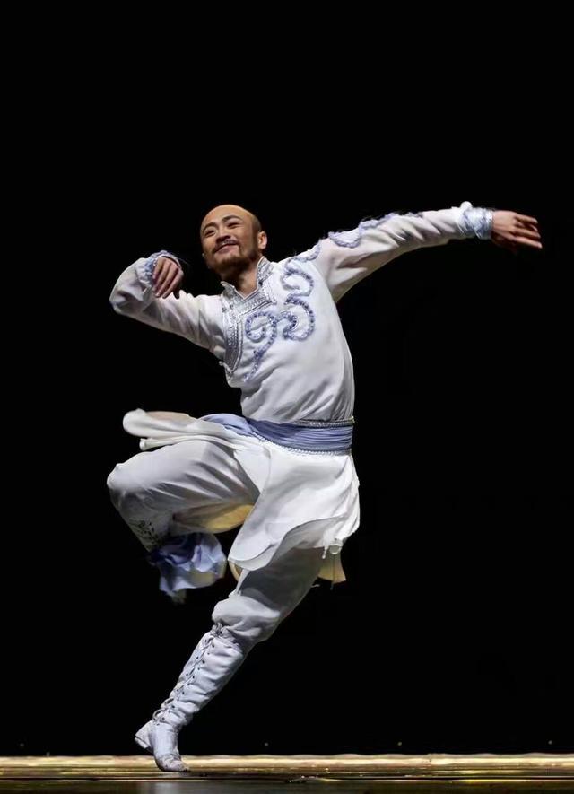 2014年《中国好舞蹈》李德戈景携手著名舞蹈艺术家敖登格日勒起舞,一