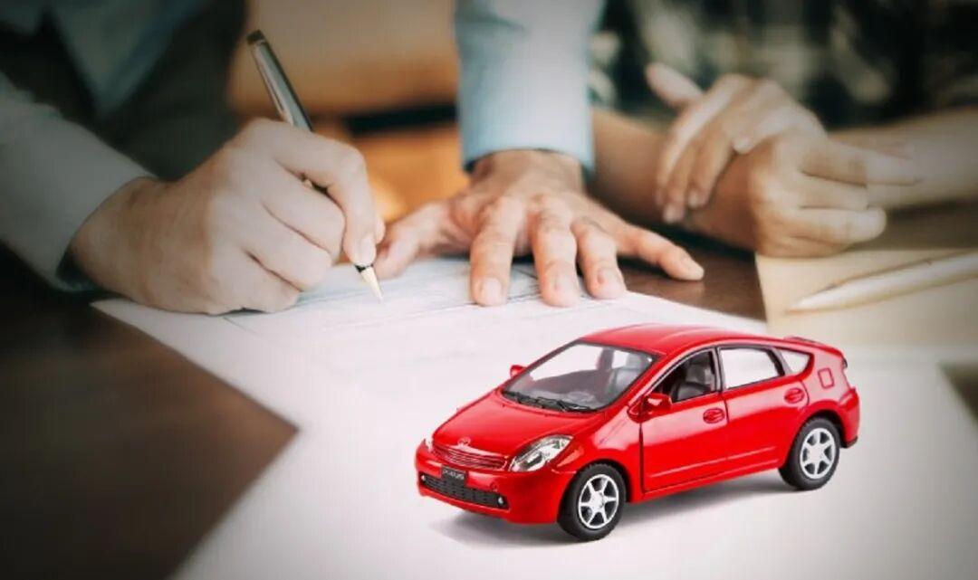 为什么有人敢只买交强险就上路?不是胆大,是算不清这笔账