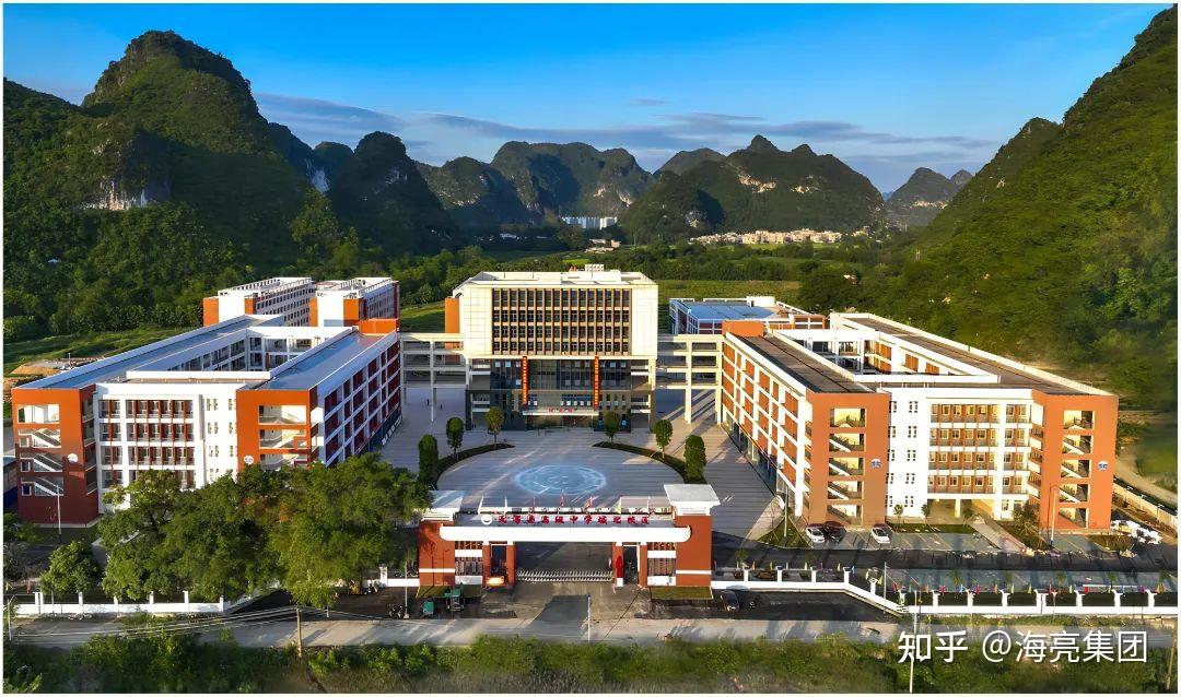 天等县高级中学:示范性普通高中,始建于1944年,占地面积126亩,现有