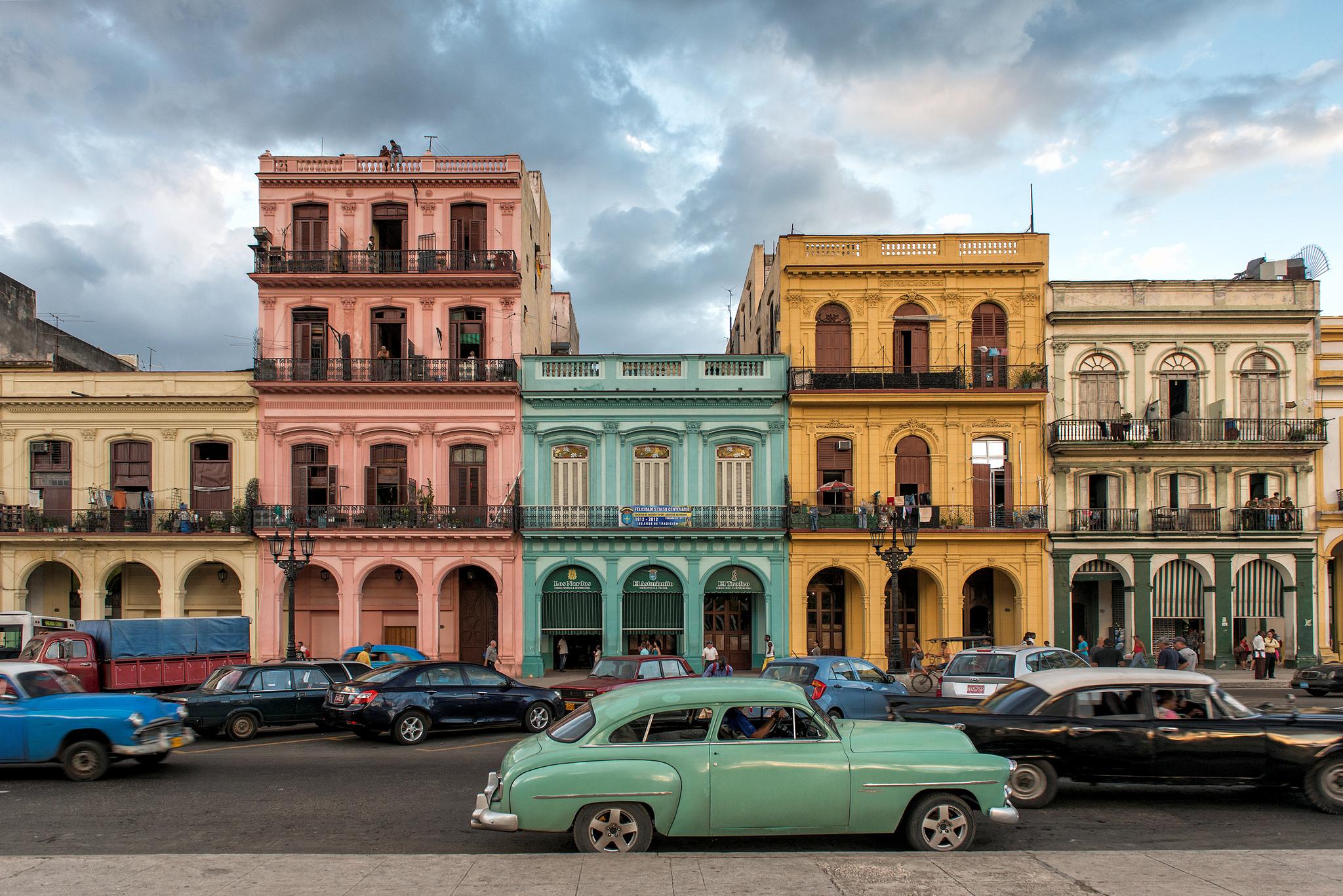 这里的建筑,是色彩爱好者的天堂 拉丁美洲有着很多色彩丰富的城市
