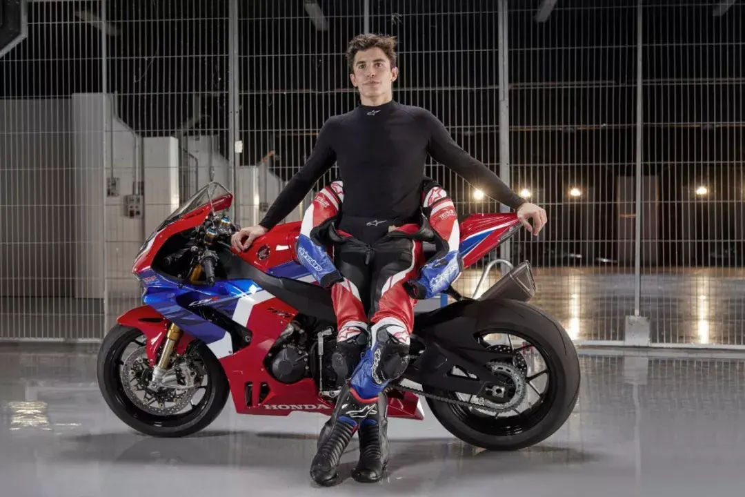 本田最强旗舰仿赛,这波黑科技666 -火刃 CBR1000RR-R - 知乎