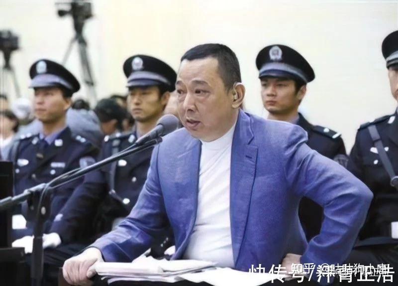 为汶川捐5000万的刘汉表面慈善家背地黑老大法庭上哭得像娃娃