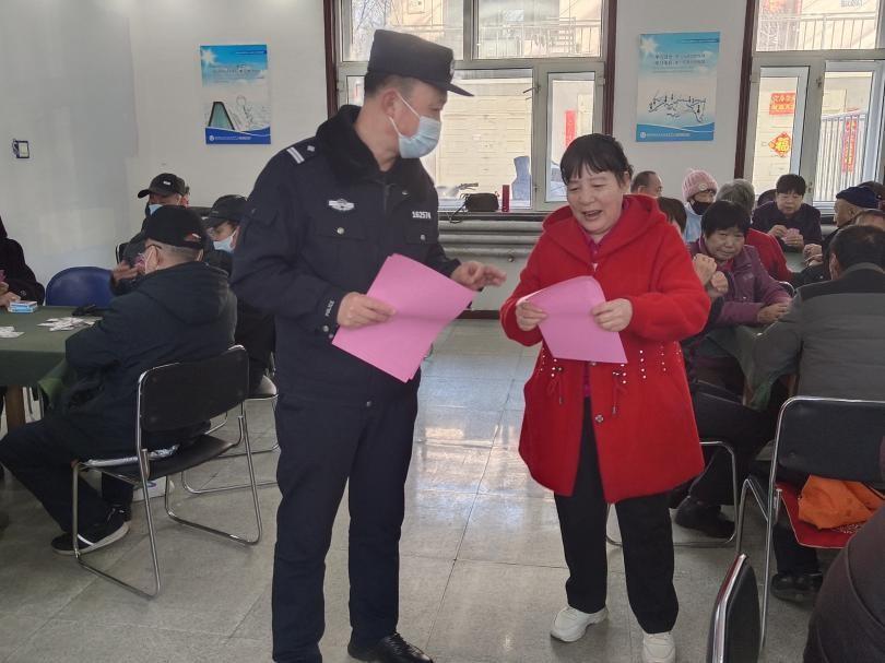 黑龙江省林区公安局绥棱分局开展打击整治网络谣言进学校进社区进企业