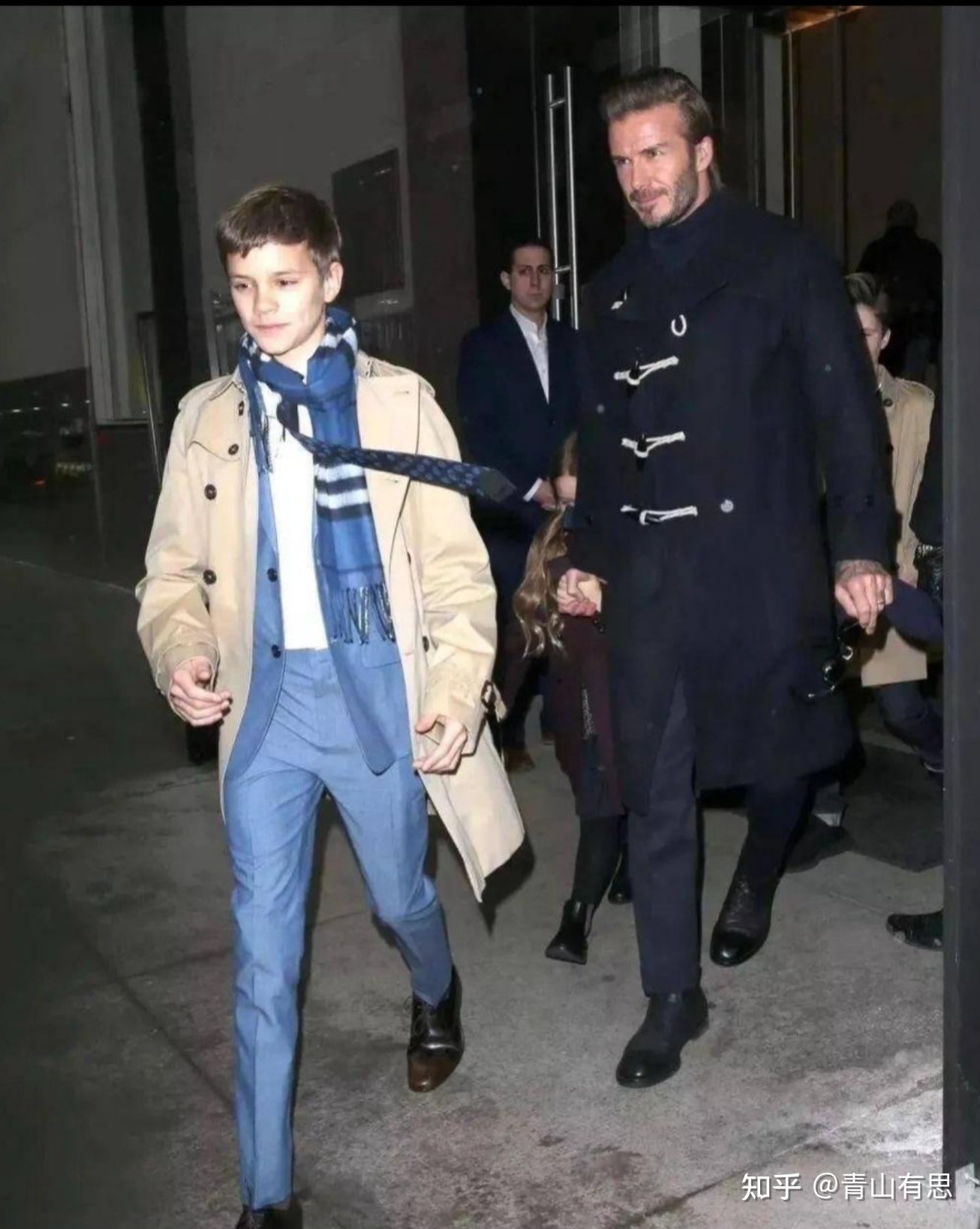 而小时候体弱多病,又瘦又小的罗密欧,现在则成了家里的身高担当和颜值