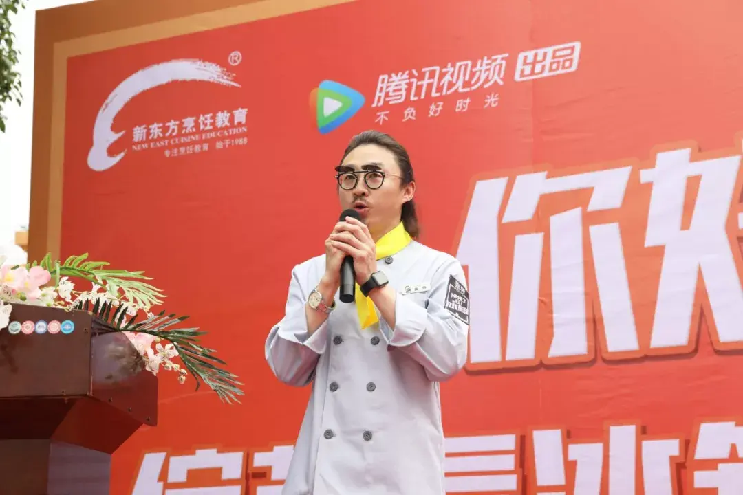 黄研烹饪的佳肴既精巧别致,亦自然有机,回味无穷.