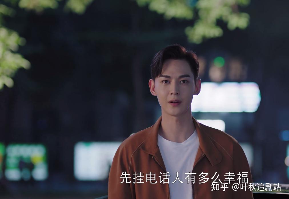 温少卿作为《我的小确幸》这部剧的男主,与女主丛容是青梅竹马的一对