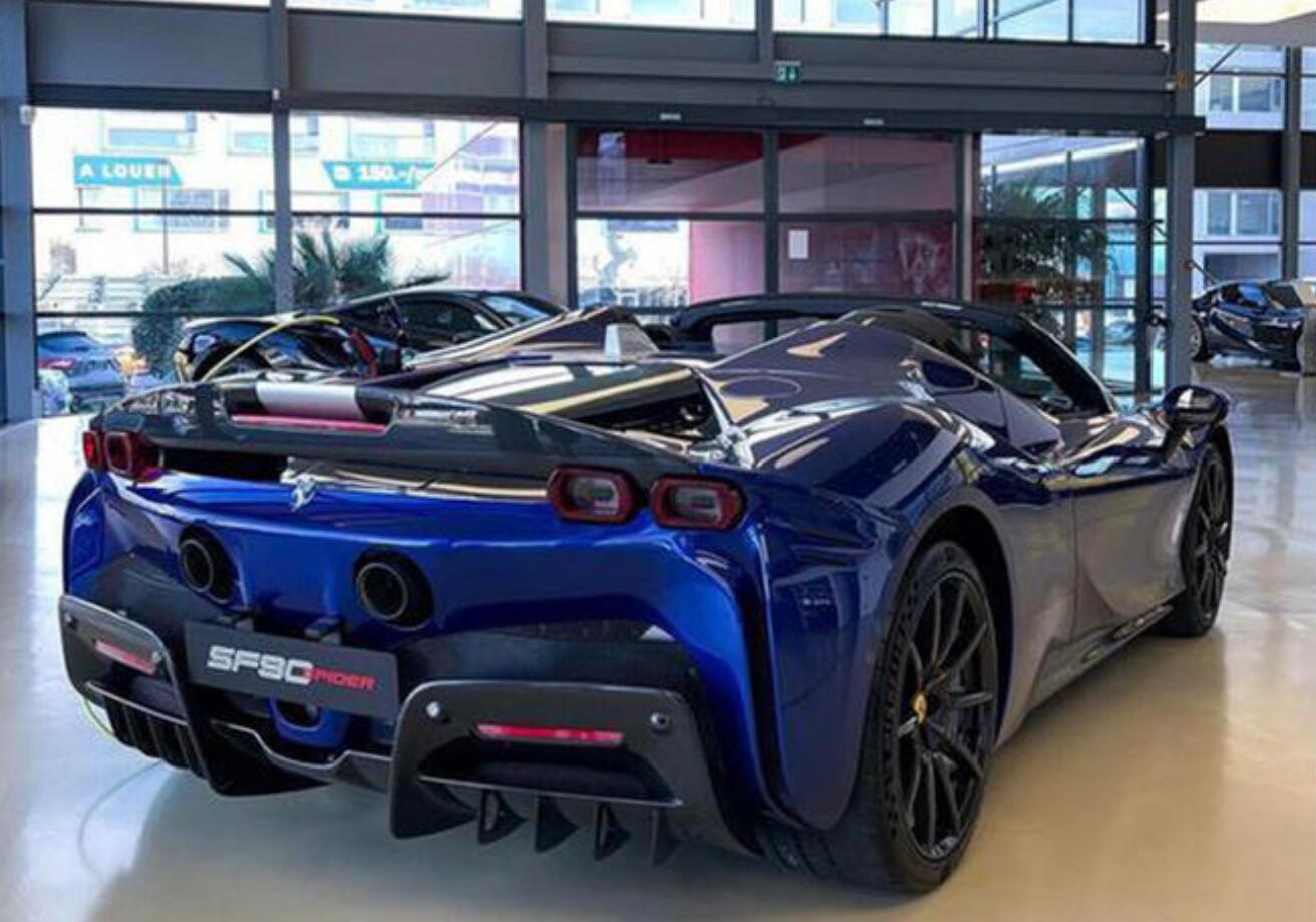 法拉利sf90spider实拍曝光功率达千匹