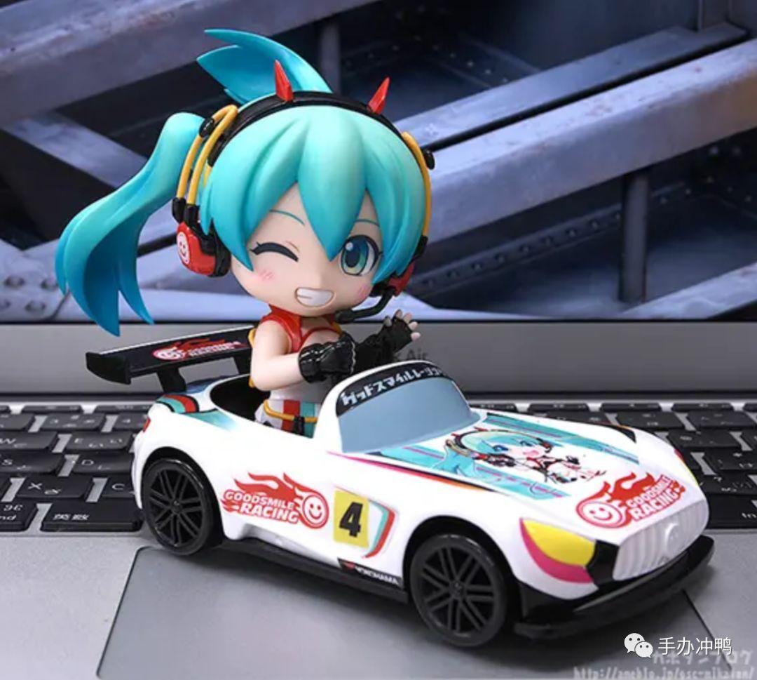 gsc這款racing miku 2020ver賽車初音粘土人高約10釐米,售價377元.