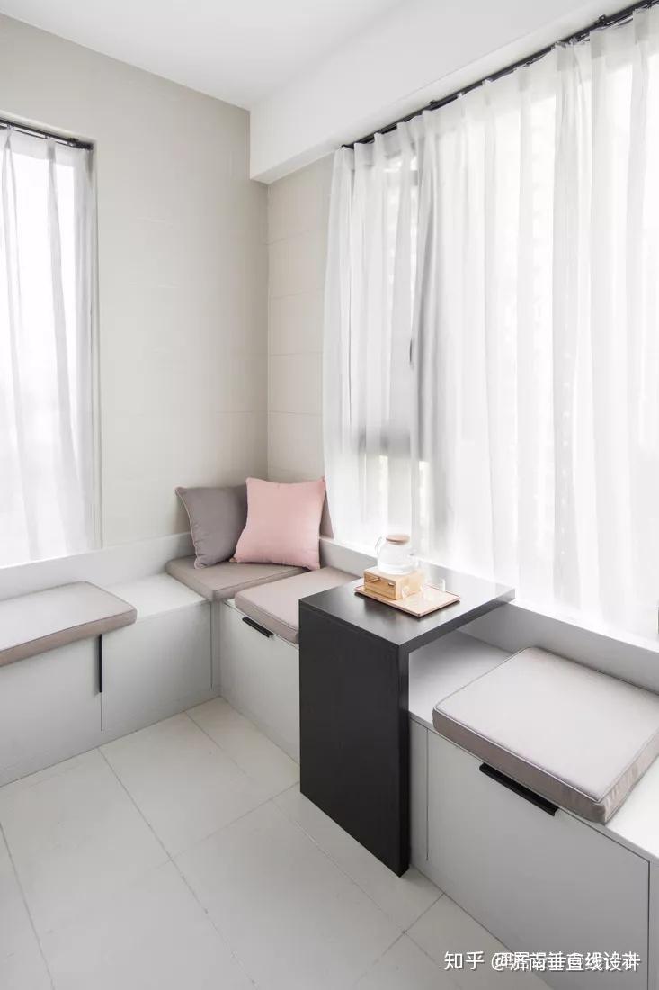 建议:对于封闭式的阳台,外阳台一定要装窗帘,百叶窗是个不错的选择