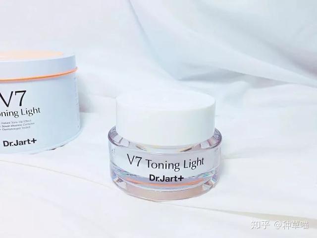 素颜霜是干嘛用的 v2-e9ad3c97abb3621cb73d1bee517a57fe_r.jpg