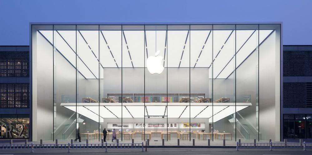 我来到中国第50家applestore里面有一大片竹林
