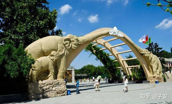 上海动物园的大门(图来自网络)