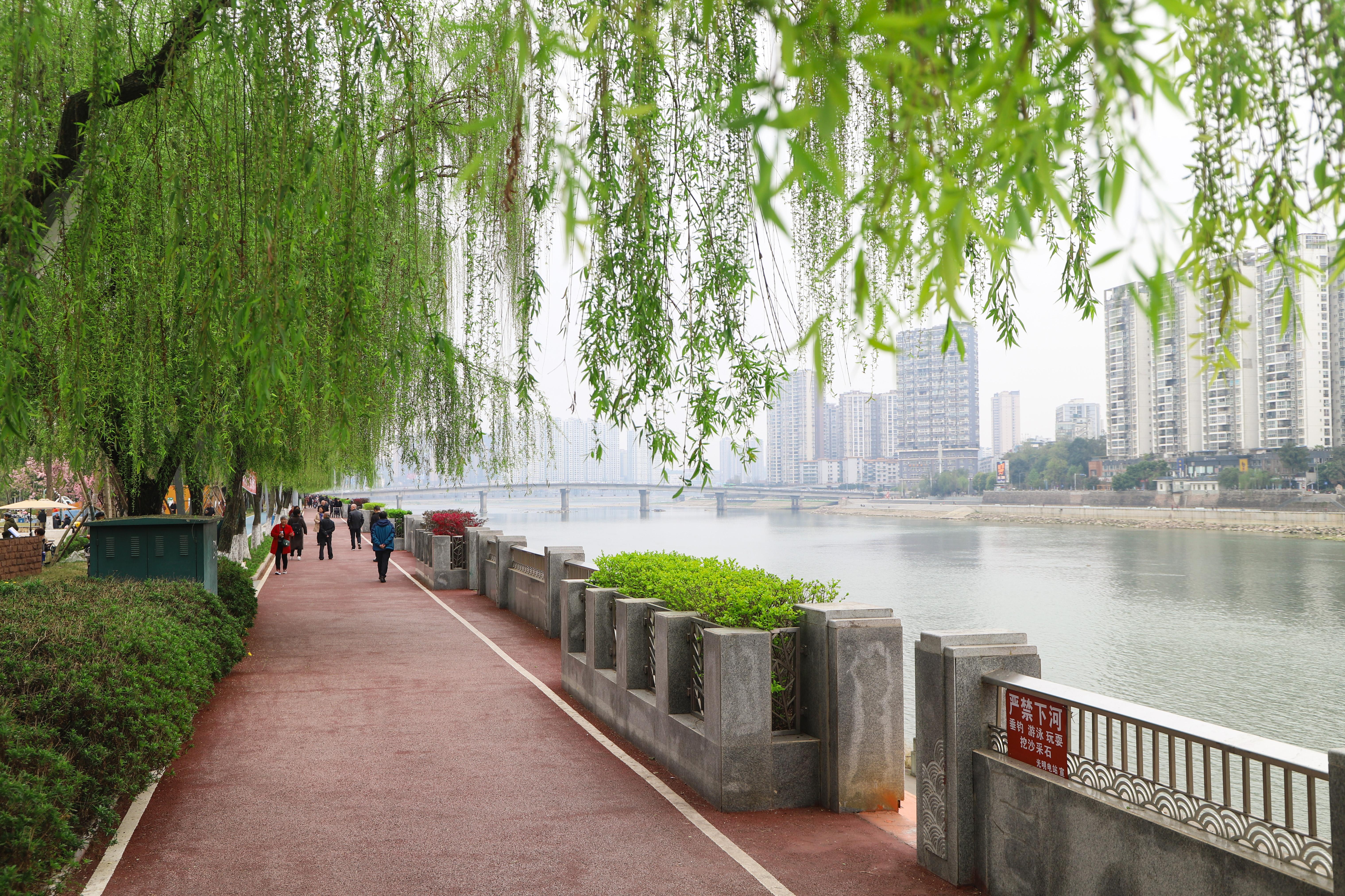 简阳幸福在一江碧水中延伸