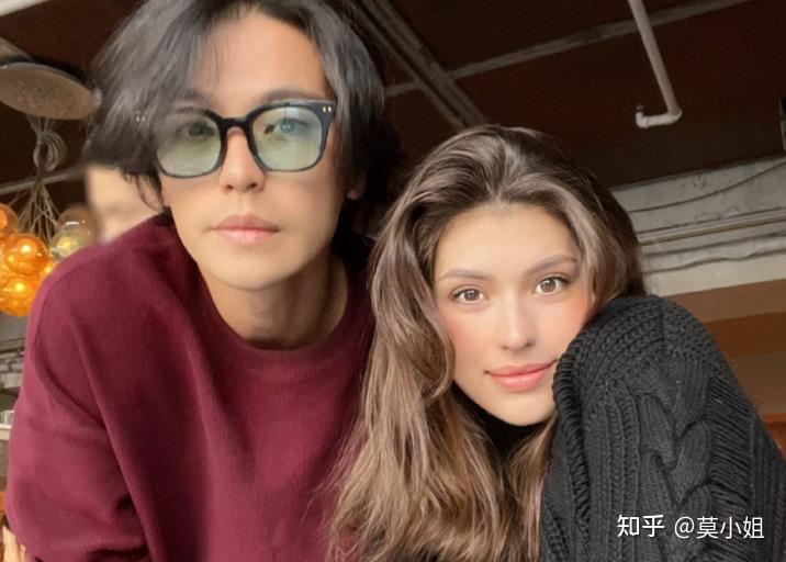 报道称,男子名为jhony小沣,是仲尼的本名,妻子名为karina melnychuk的