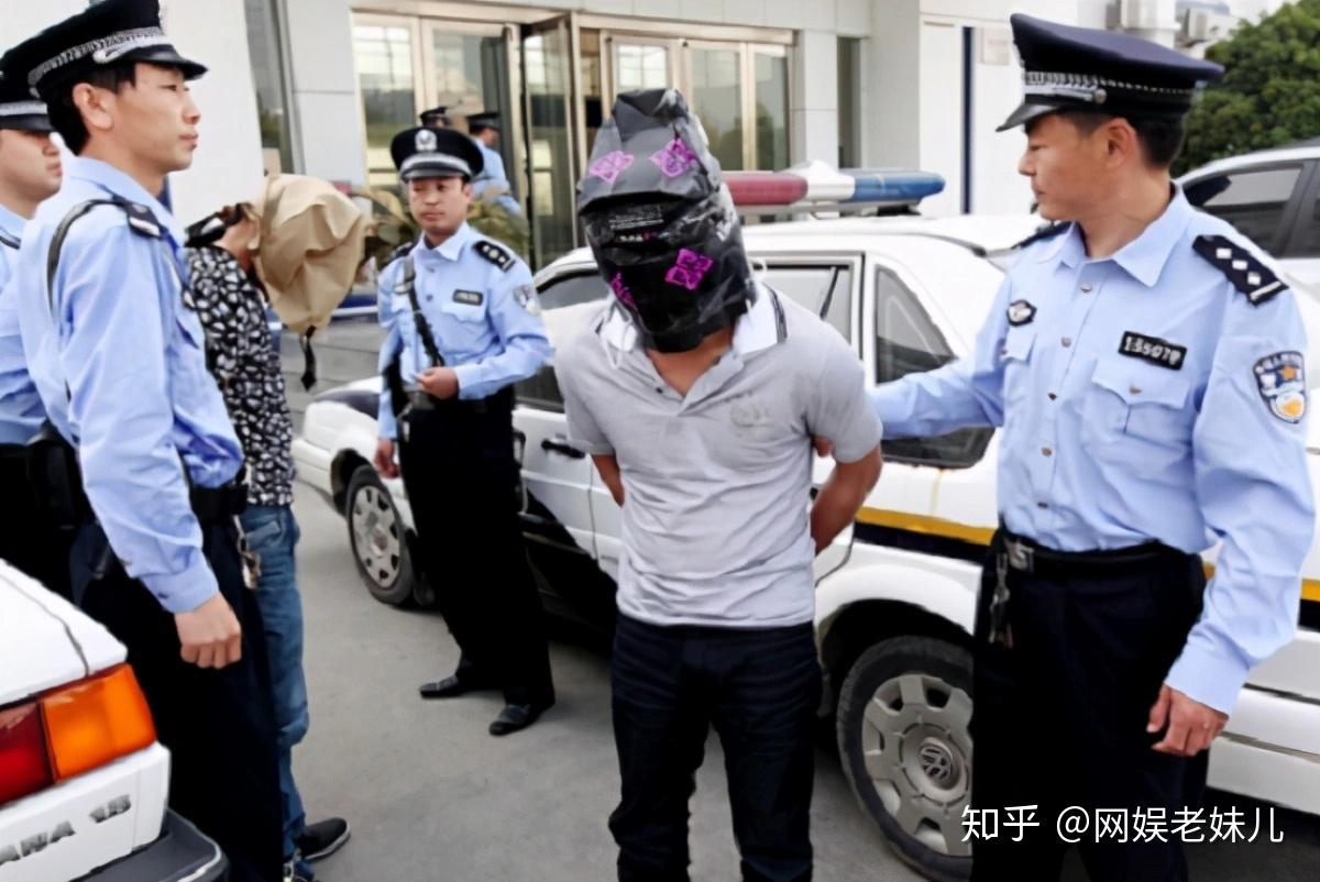 成都恶徒李文忠打疯母亲逼死父亲为报复前妻祸害女儿9年