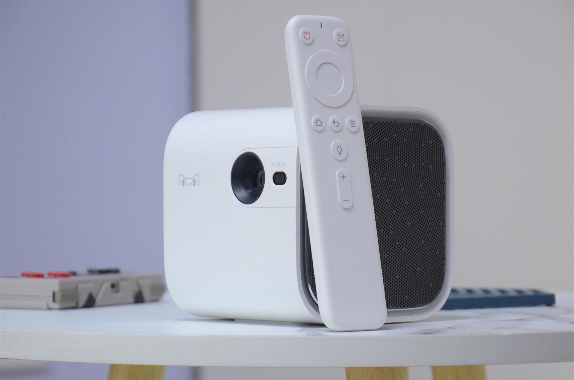 天猫魔屏newm2评测内置lg电芯一台无需插电也能用的智能投影仪