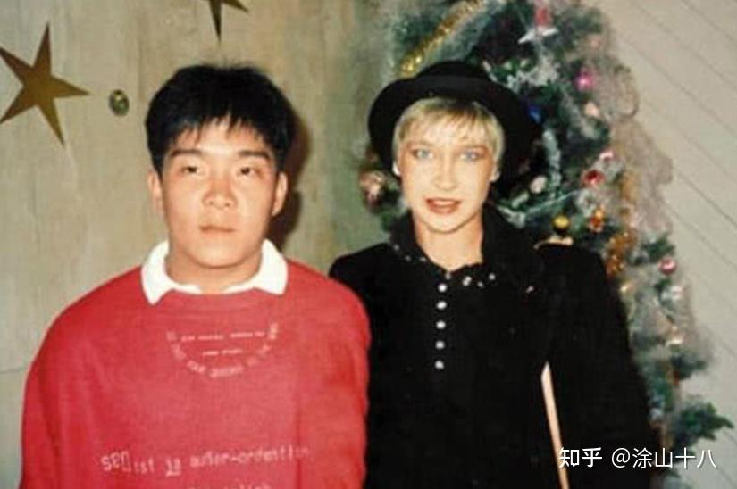 这段感情维持了6年,后因罗芙洛要回国发展,俩人分手,在认识孟海前