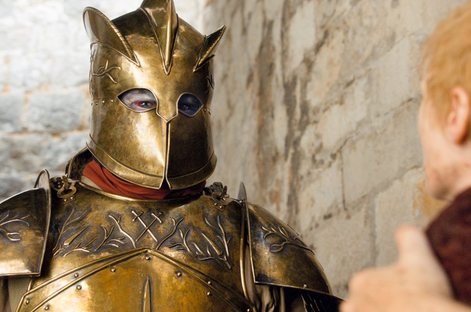 电影中的盔甲花里胡哨在真的战争中有用吗