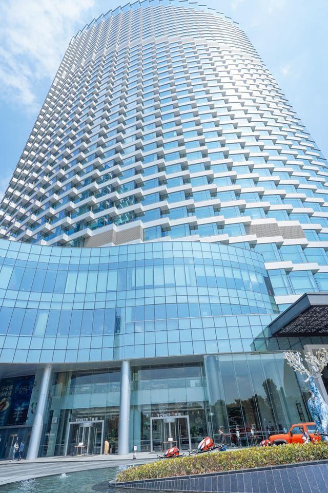 摩登又极具现代化的写字楼,夜晚面焊焊生辉.全方