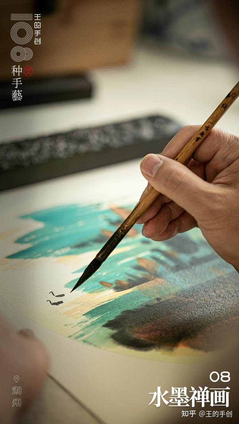 无需起稿,用水墨毛笔作画,不仅不可修改,甚至不可犹豫,挥洒由心,落纸