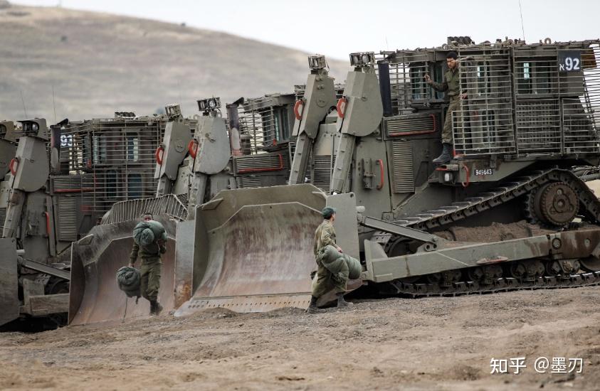 加沙建筑物的荡平"巨"器,有"泰迪熊"之称的d9军用重装甲推土机