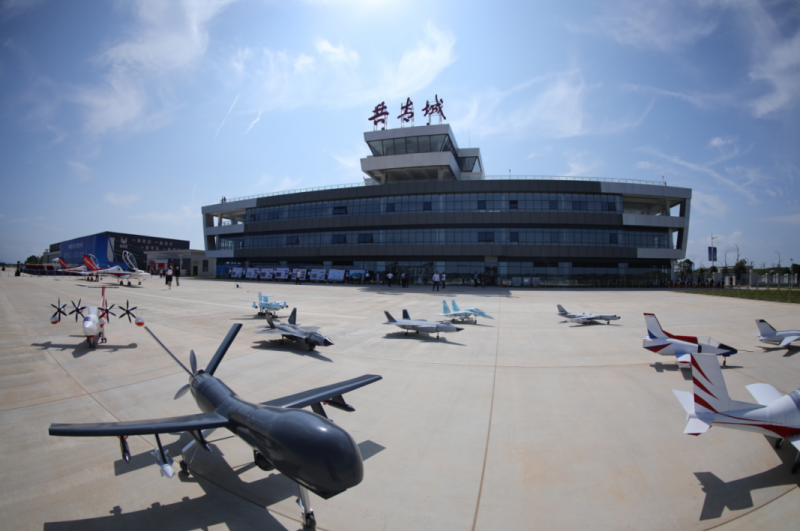 江西共青城:抢抓"机"遇 低空"展翅"