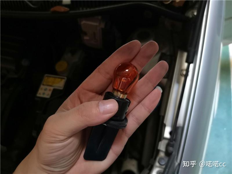 自己动手更换灯泡 解决转向灯故障 - 知乎