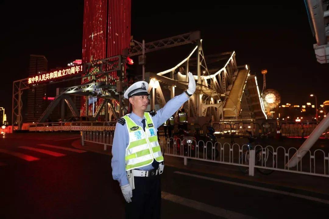 天津交警的国庆168小时